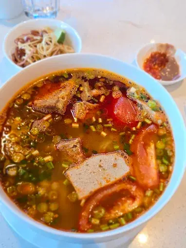 Fresh Vietnamese spring rolls at Saigon Golden